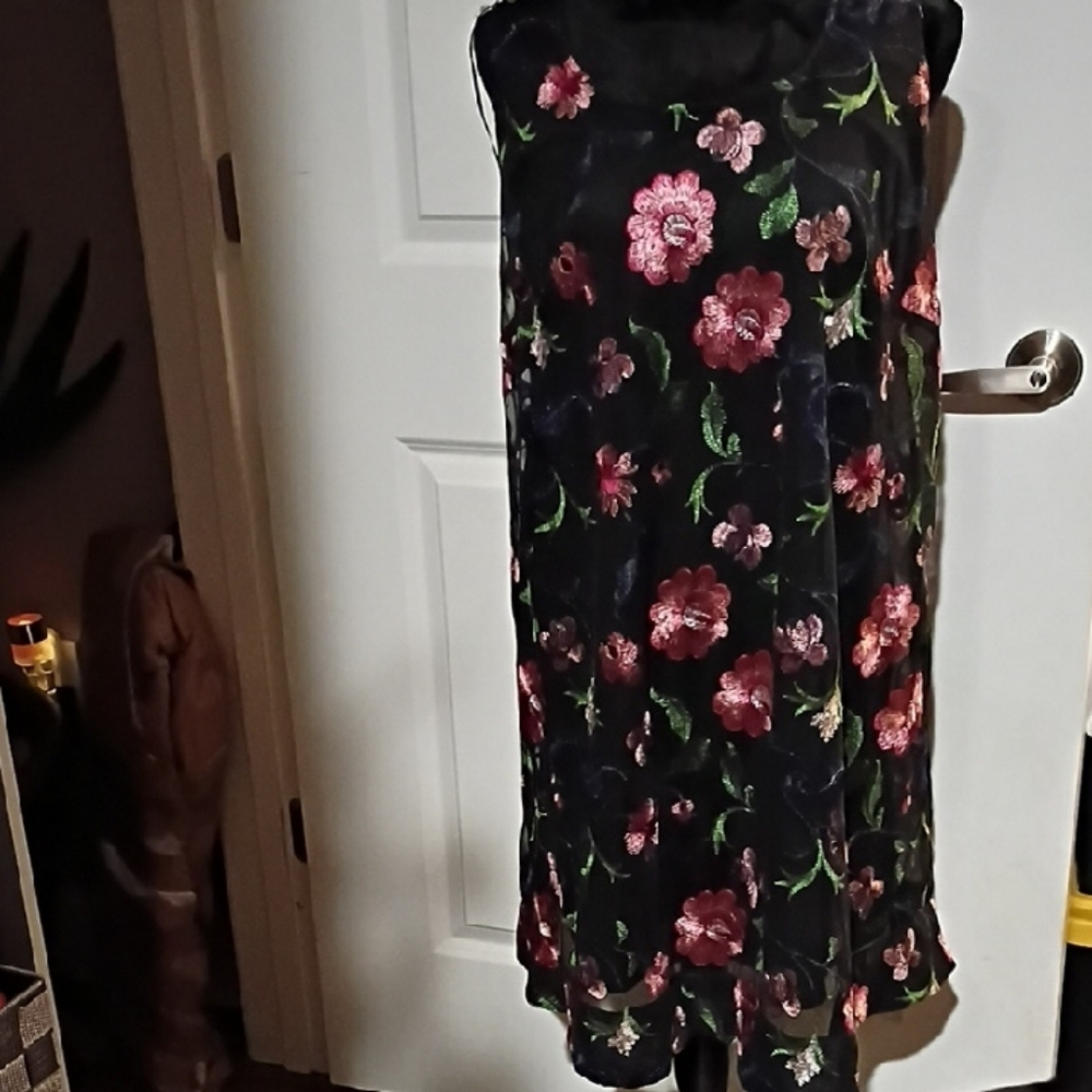 Signature by Robbie Bee Black Floral Midi Dress
